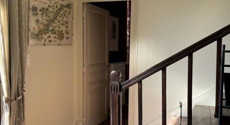 Old character house with barn and adjoining land in the Dordogne valley.