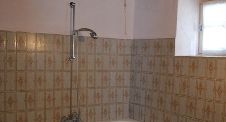In Périgord Noir, on the heights at 10 mn from Montignac, stone house on 4 hectares in a wooded environment, without close neighbours.