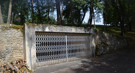 In Périgord Noir, on the heights at 10 mn from Montignac, stone house on 4 hectares in a wooded environment, without close neighbours.