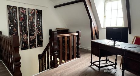 Aux portes du Périgord Noir, entre Terrasson et Montignac, belle maison contemporaine en pierre avec terrain attenant.