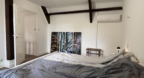 Aux portes du Périgord Noir, entre Terrasson et Montignac, belle maison contemporaine en pierre avec terrain attenant.