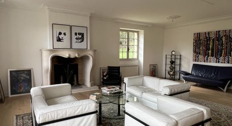 Aux portes du Périgord Noir, entre Terrasson et Montignac, belle maison contemporaine en pierre avec terrain attenant.