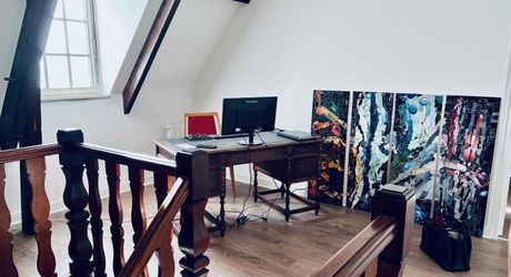 Aux portes du Périgord Noir, entre Terrasson et Montignac, belle maison contemporaine en pierre avec terrain attenant.