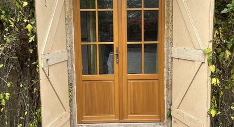 Dans le centre historique de Montignac-Lascaux, charmante maison en pierre rénovée.