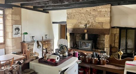Dans le centre historique de Montignac-Lascaux, charmante maison en pierre rénovée.