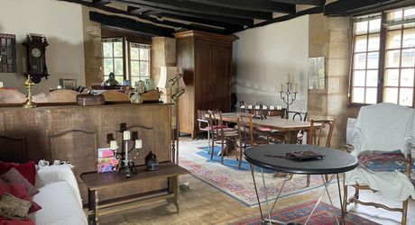 Dans le centre historique de Montignac-Lascaux, charmante maison en pierre rénovée.