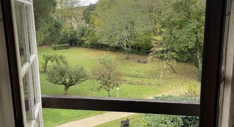 Dans le centre historique de Montignac-Lascaux, charmante maison en pierre rénovée.