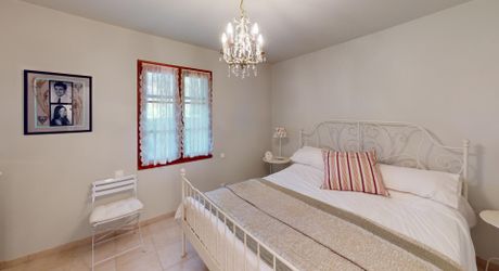 En Périgord noir, Superbe maison périgourdine avec piscine dans le secteur de Montignac-Lascaux.