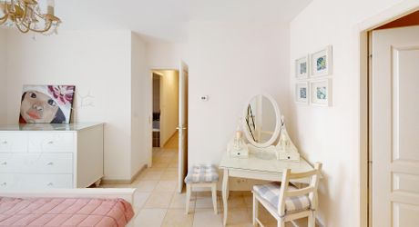 SUPERB 4-BEDROOM DORDOGNE HOUSE WITH SWIMMING POOL NEAR STUNNING VILLAGE WITH COMMERCE. 