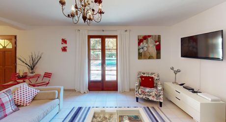 SUPERB 4-BEDROOM DORDOGNE HOUSE WITH SWIMMING POOL NEAR STUNNING VILLAGE WITH COMMERCE. 