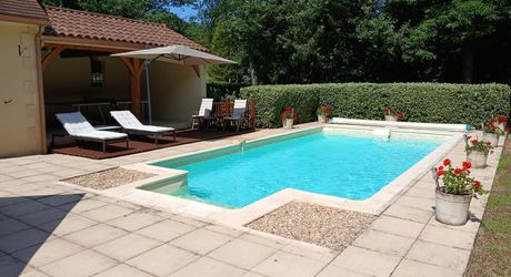 En Périgord noir, Superbe maison périgourdine avec piscine dans le secteur de Montignac-Lascaux.