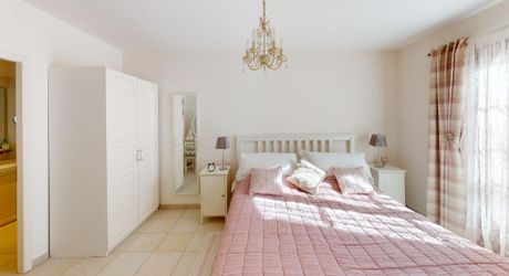 SUPERB 4-BEDROOM DORDOGNE HOUSE WITH SWIMMING POOL NEAR STUNNING VILLAGE WITH COMMERCE. 