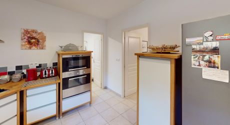 SUPERB 4-BEDROOM DORDOGNE HOUSE WITH SWIMMING POOL NEAR STUNNING VILLAGE WITH COMMERCE. 