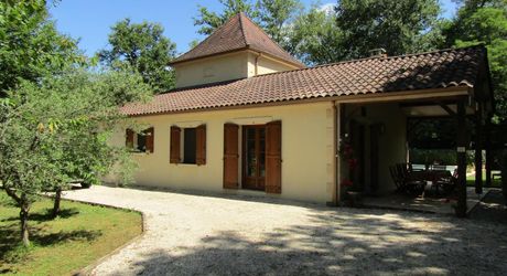 En Périgord noir, Superbe maison périgourdine avec piscine dans le secteur de Montignac-Lascaux.