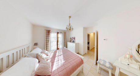 SUPERB 4-BEDROOM DORDOGNE HOUSE WITH SWIMMING POOL NEAR STUNNING VILLAGE WITH COMMERCE. 