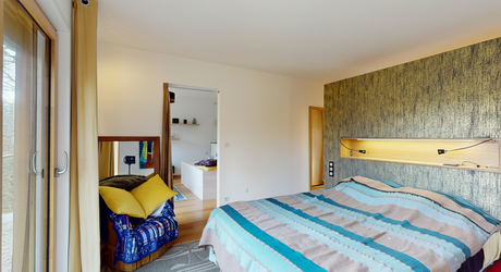 En Périgord Noir, à quelques minutes de Montignac-Lascaux, superbe maison d'architecte construite en bois sur plus de deux hectares de terrain. Vue exceptionnelle.