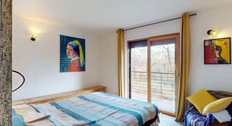 En Périgord Noir, à quelques minutes de Montignac-Lascaux, superbe maison d'architecte construite en bois sur plus de deux hectares de terrain. Vue exceptionnelle.