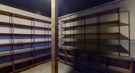 En Périgord Noir, dans un village avec commerces et écoles, maison en pierre entièrement rénovée.