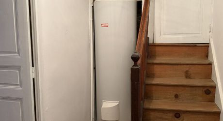 Opportunité à saisir! Grande maison en pierre avec belle grange attenante et cour dans le village de Borrèze entre Sarlat, Souillac et Salignac.