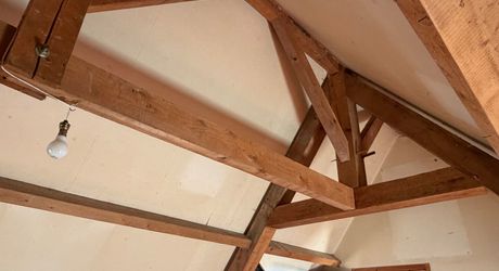 En Périgord noir-Vallée de la Vézère, entre Plazac et Saint-Léon, maison en pierre sur plus de 7 hectares, en situation isolée, sans voisin proche, à l'abri de toutes nuisances.