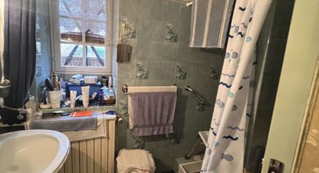 En Périgord Noir, à 5 mn de THENON et 15 minutes de Montignac, maison périgourdine de caractère en pierre dans un petit hameau typique et calme.