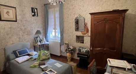 En Périgord Noir, à 5 mn de THENON et 15 minutes de Montignac, maison périgourdine de caractère en pierre dans un petit hameau typique et calme.