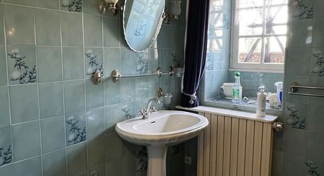 En Périgord Noir, à 5 mn de THENON et 15 minutes de Montignac, maison périgourdine de caractère en pierre dans un petit hameau typique et calme.