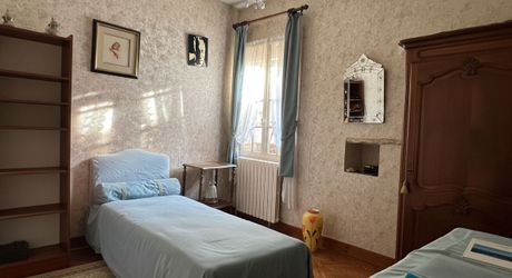 En Périgord Noir, à 5 mn de THENON et 15 minutes de Montignac, maison périgourdine de caractère en pierre dans un petit hameau typique et calme.