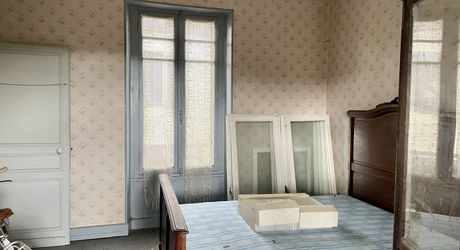 Unique à Montignac-Lascaux, maison ancienne avec piscine, dépendance (maison d’ami ou gîte à finir de restaurer), et un vrai jardin avec une vue imprenable sur le village et la rivière.