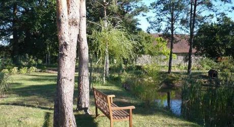 En Périgord Noir, Maison contemporaine avec piscine et superbe terrain arboré dans un environnement calme et tranquille. 