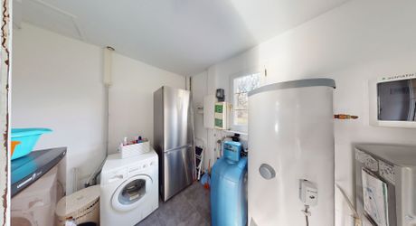 En Périgord Noir, Maison contemporaine avec piscine et superbe terrain arboré dans un environnement calme et tranquille. 