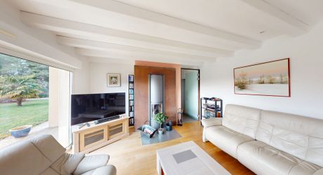 En Périgord Noir, Maison contemporaine avec piscine et superbe terrain arboré dans un environnement calme et tranquille. 