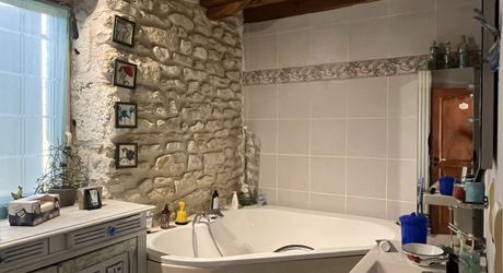 Entre Martel, Brive la Gaillarde et Souillac, Propriété sur un très beau terrain de 2.5 ha avec grande maison de plus de 240 m² habitables, et un atelier.