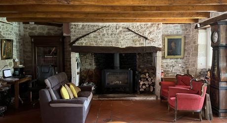 Entre Martel, Brive la Gaillarde et Souillac, Propriété sur un très beau terrain de 2.5 ha avec grande maison de plus de 240 m² habitables, et un atelier.