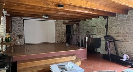 Entre Martel, Brive la Gaillarde et Souillac, Propriété sur un très beau terrain de 2.5 ha avec grande maison de plus de 240 m² habitables, et un atelier.