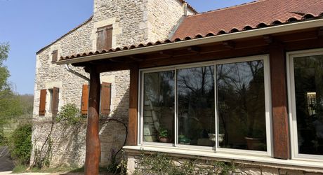 Entre Martel, Brive la Gaillarde et Souillac, Propriété sur un très beau terrain de 2.5 ha avec grande maison de plus de 240 m² habitables, et un atelier.