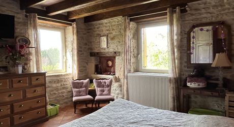 Entre Martel, Brive la Gaillarde et Souillac, Propriété sur un très beau terrain de 2.5 ha avec grande maison de plus de 240 m² habitables, et un atelier.