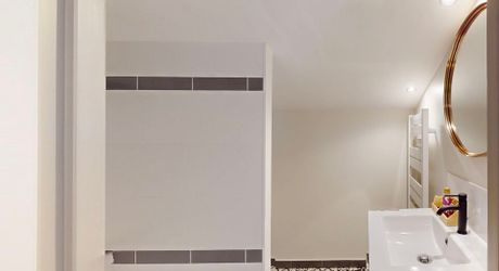 En Périgord Noir, maison sur 4000 m² de terrrain, située à 5 minutes de Montignac-Lascaux en direction de Sarlat, sur les hauteurs, au calme en bout de hameau.