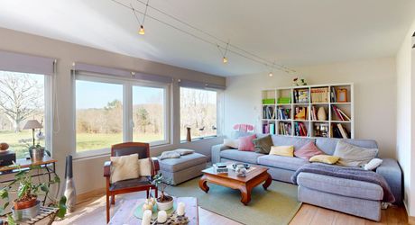 En Périgord Noir, maison sur 4000 m² de terrrain, située à 5 minutes de Montignac-Lascaux en direction de Sarlat, sur les hauteurs, au calme en bout de hameau.