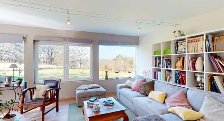 En Périgord Noir, maison sur 4000 m² de terrrain, située à 5 minutes de Montignac-Lascaux en direction de Sarlat, sur les hauteurs, au calme en bout de hameau.