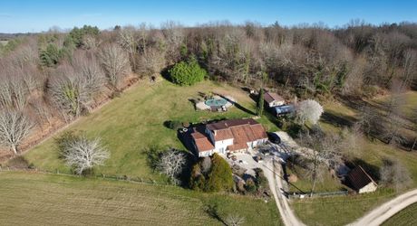 LOVELY 3-BEDROOM PROPERTY ON AN ACRE OF LAND WITH SWIMMING POOL AND GREAT VIEWS BETWEEN MONTIGNAC AND SARLAT. MP113031