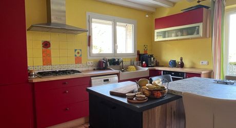 A 15 minutes de Montignac, entre Périgueux et Brive, belle longère en pierre au coeur d'un joli hameau avec un magnifique point de vue !