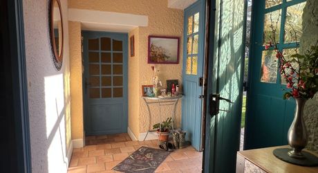 A 15 minutes de Montignac, entre Périgueux et Brive, belle longère en pierre au coeur d'un joli hameau avec un magnifique point de vue !