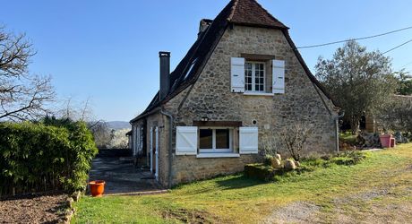 A 15 minutes de Montignac, entre Périgueux et Brive, belle longère en pierre au coeur d'un joli hameau avec un magnifique point de vue !