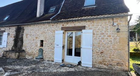 A 15 minutes de Montignac, entre Périgueux et Brive, belle longère en pierre au coeur d'un joli hameau avec un magnifique point de vue !