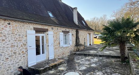 A 15 minutes de Montignac, entre Périgueux et Brive, belle longère en pierre au coeur d'un joli hameau avec un magnifique point de vue !