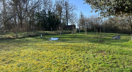 A 15 minutes de Montignac, entre Périgueux et Brive, belle longère en pierre au coeur d'un joli hameau avec un magnifique point de vue !