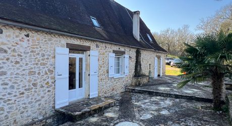 A 15 minutes de Montignac, entre Périgueux et Brive, belle longère en pierre au coeur d'un joli hameau avec un magnifique point de vue !