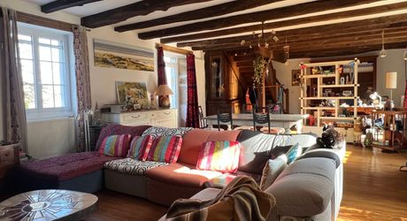 A 15 minutes de Montignac, entre Périgueux et Brive, belle longère en pierre au coeur d'un joli hameau avec un magnifique point de vue !