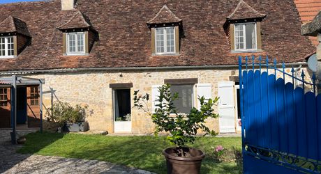 A 15 minutes de Montignac, entre Périgueux et Brive, belle longère en pierre au coeur d'un joli hameau avec un magnifique point de vue !